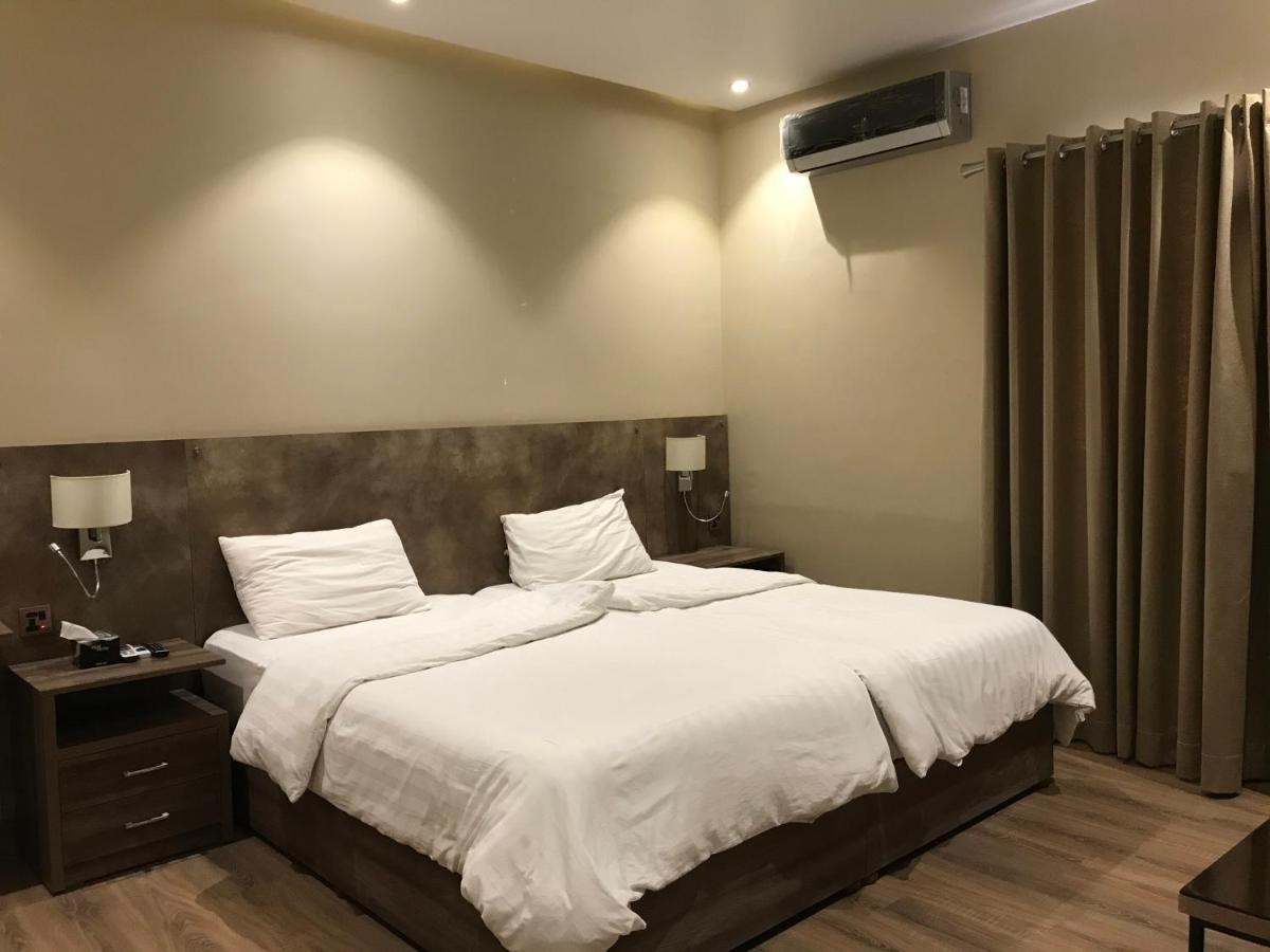 Hamsun Shahrah-E-Faisal Hotel Karachi Buitenkant foto