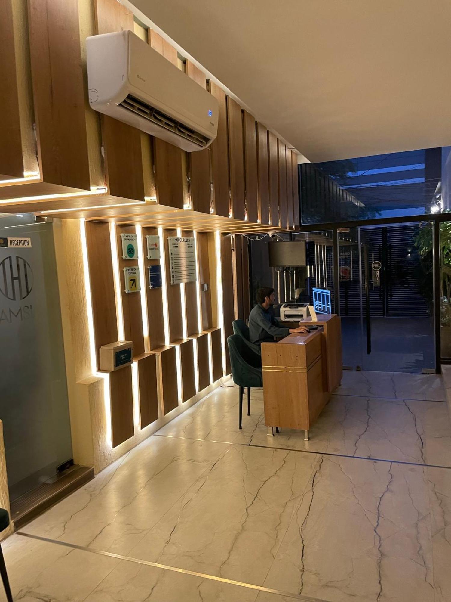 Hamsun Shahrah-E-Faisal Hotel Karachi Buitenkant foto