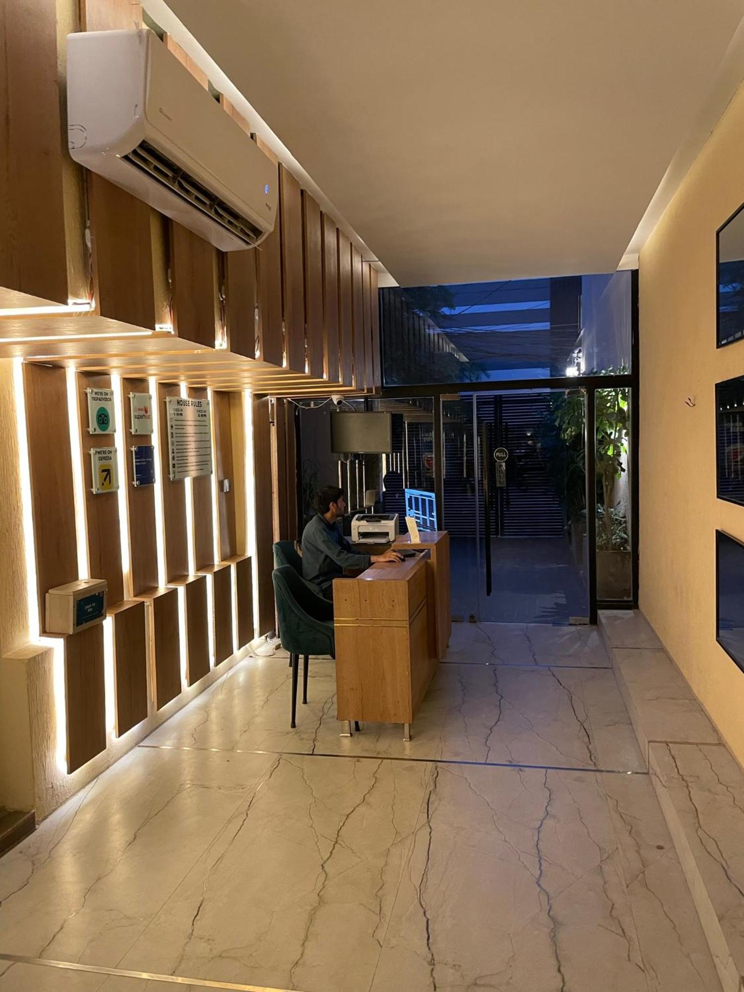 Hamsun Shahrah-E-Faisal Hotel Karachi Buitenkant foto